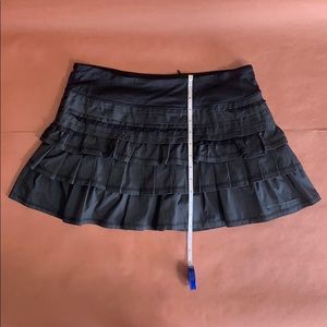 Lululemon skort, Size 8, Black ruffle